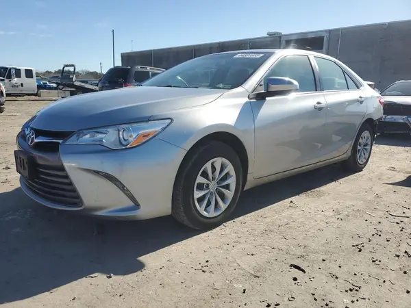 4T1BF1FK2HU792755 2017 TOYOTA CAMRY - Image 1