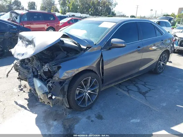 4T1BF1FK2HU793064 2017 TOYOTA CAMRY - Image 2