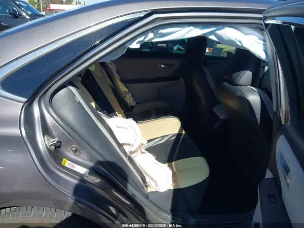 4T1BF1FK2HU793064 2017 TOYOTA CAMRY - Image 8