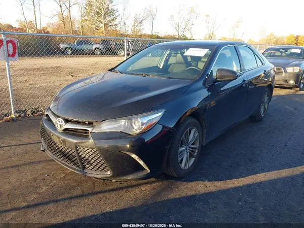 4T1BF1FK2HU802524 2017 TOYOTA CAMRY - Image 2