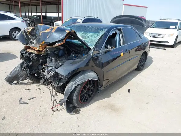 4T1BF1FK2HU803687 2017 TOYOTA CAMRY - Image 2