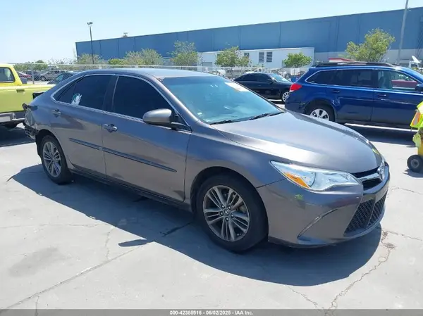 4T1BF1FK2HU804063 2017 TOYOTA CAMRY - Image 1