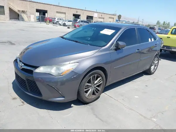 4T1BF1FK2HU804063 2017 TOYOTA CAMRY - Image 2