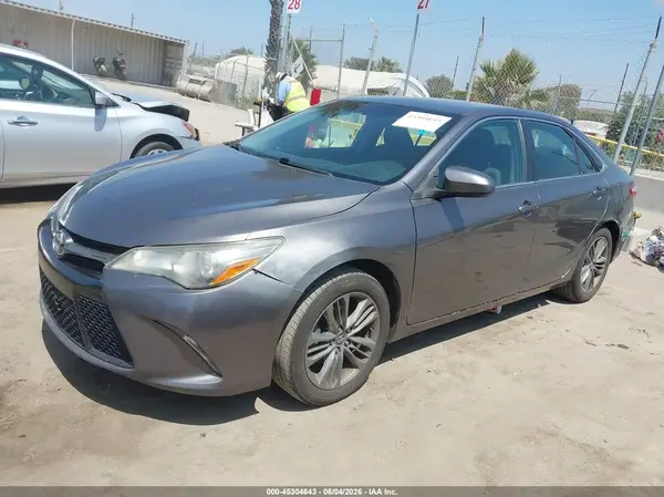 4T1BF1FK2HU804516 2017 TOYOTA CAMRY - Image 2