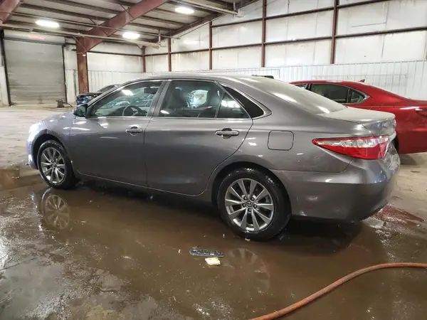 4T1BF1FK2HU811062 2017 TOYOTA CAMRY - Image 2