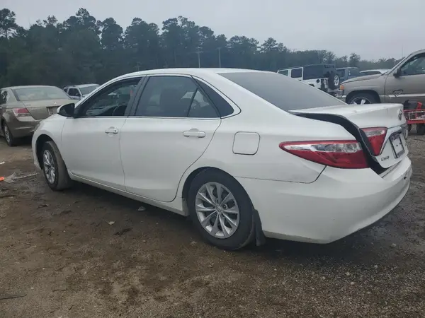 4T1BF1FK2HU811157 2017 TOYOTA CAMRY - Image 2