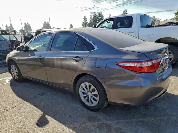 4T1BF1FK2HU813054 2017 TOYOTA CAMRY - Image 2