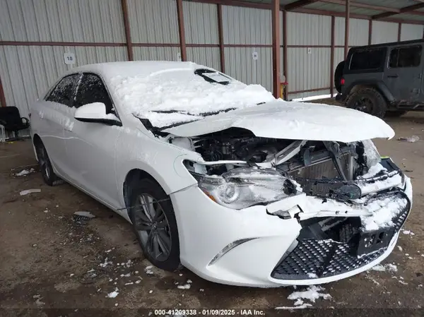 4T1BF1FK2HU813927 2017 TOYOTA CAMRY - Image 1