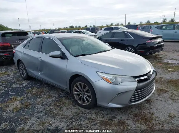 4T1BF1FK2HU814057 2017 TOYOTA CAMRY - Image 1