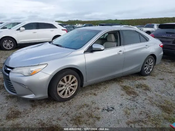 4T1BF1FK2HU814057 2017 TOYOTA CAMRY - Image 2