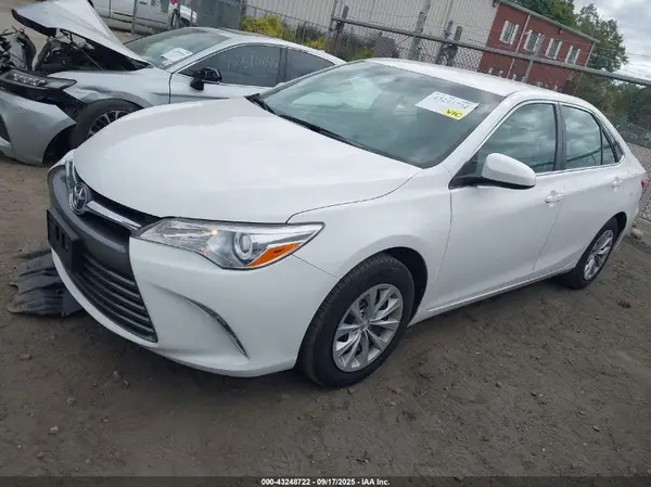 4T1BF1FK2HU814270 2017 TOYOTA CAMRY - Image 2