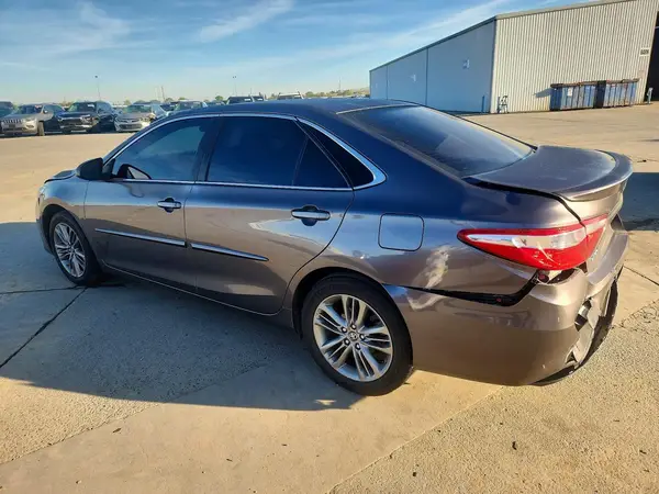 4T1BF1FK2HU814415 2017 TOYOTA CAMRY - Image 2
