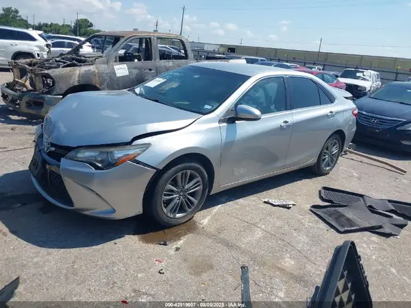 4T1BF1FK2HU814656 2017 TOYOTA CAMRY - Image 2