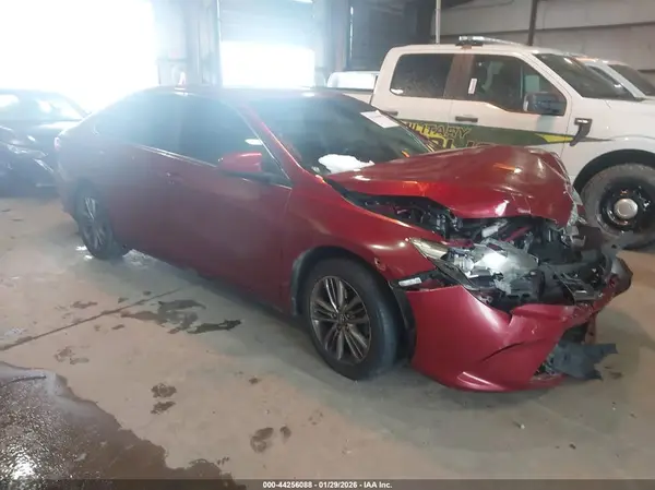 4T1BF1FK2HU815323 2017 TOYOTA CAMRY - Image 1