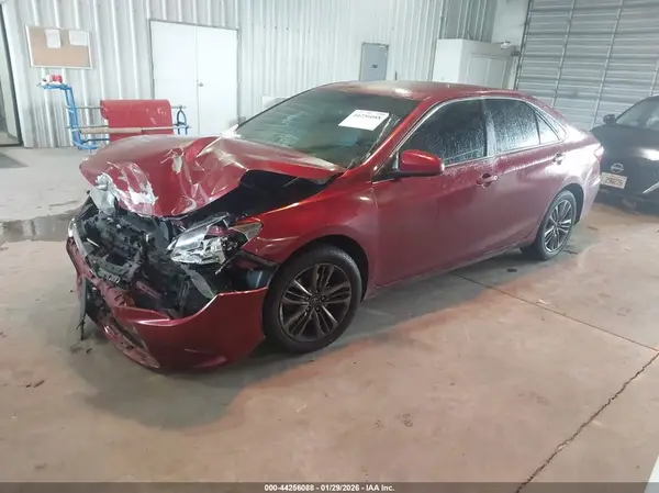 4T1BF1FK2HU815323 2017 TOYOTA CAMRY - Image 2