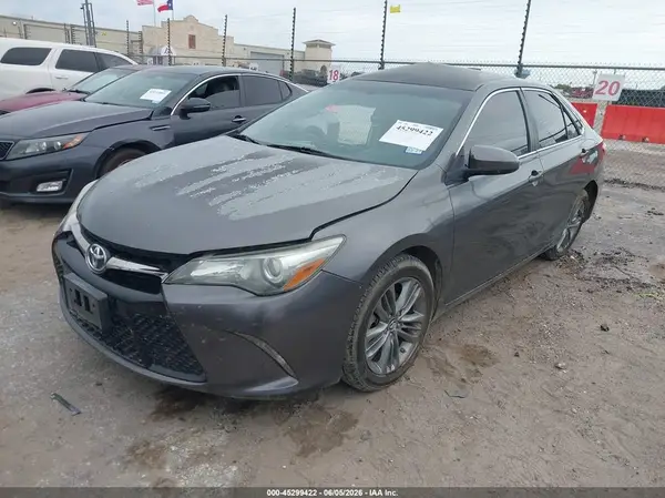 4T1BF1FK3GU117303 2016 TOYOTA CAMRY - Image 2