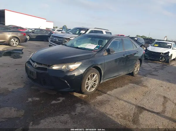 4T1BF1FK3GU119827 2016 TOYOTA CAMRY - Image 2