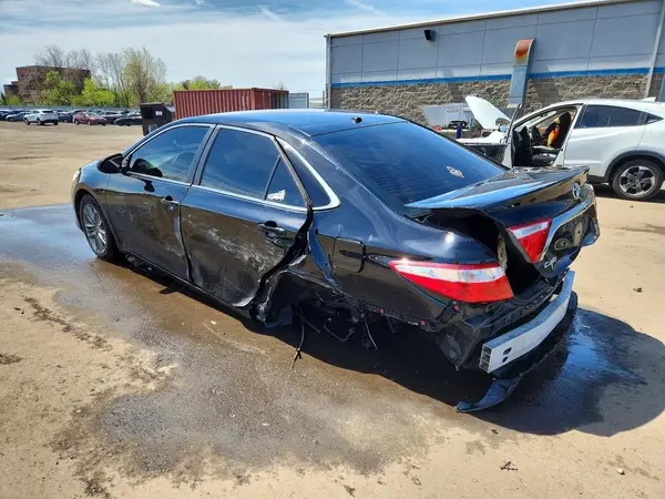 4T1BF1FK3GU121335 2016 TOYOTA CAMRY - Image 2