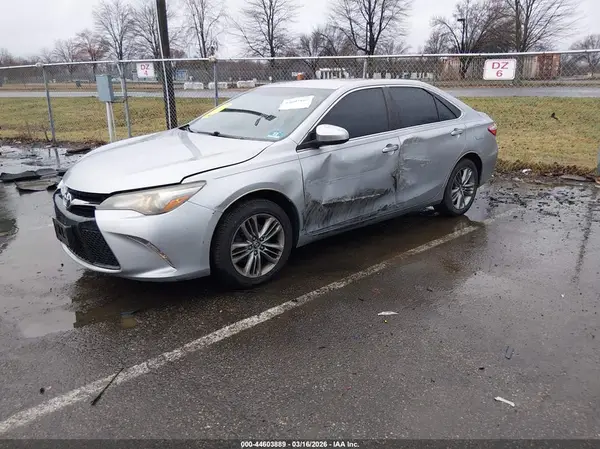 4T1BF1FK3GU123067 2016 TOYOTA CAMRY - Image 2
