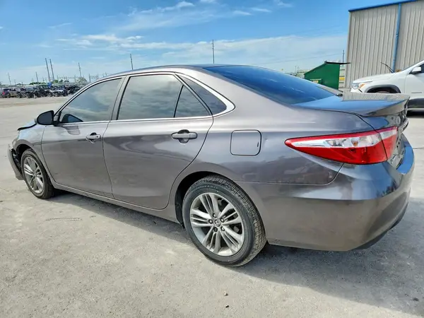 4T1BF1FK3GU124607 2016 TOYOTA CAMRY - Image 2
