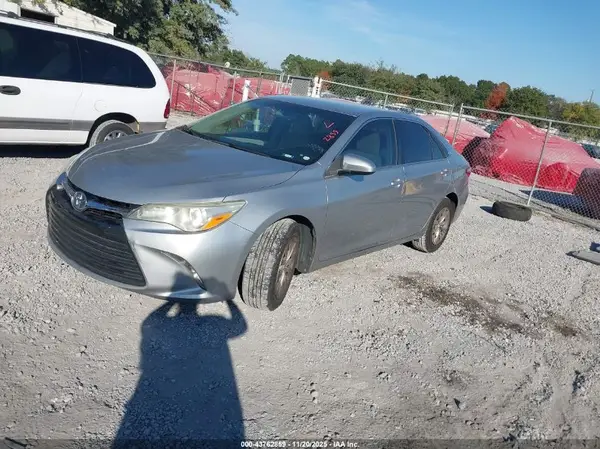 4T1BF1FK3GU124672 2016 TOYOTA CAMRY - Image 2