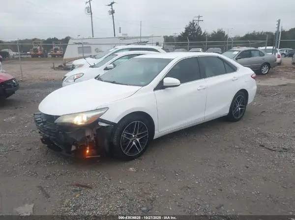 4T1BF1FK3GU127622 2016 TOYOTA CAMRY - Image 2