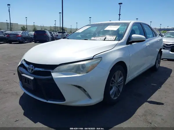 4T1BF1FK3GU128799 2016 TOYOTA CAMRY - Image 2