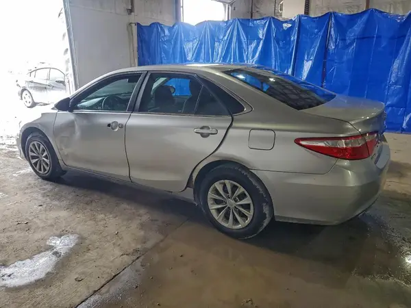 4T1BF1FK3GU129824 2016 TOYOTA CAMRY - Image 2