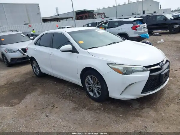 4T1BF1FK3GU131024 2016 TOYOTA CAMRY - Image 1