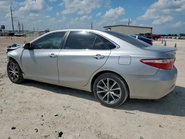 4T1BF1FK3GU131184 2016 TOYOTA CAMRY - Image 2