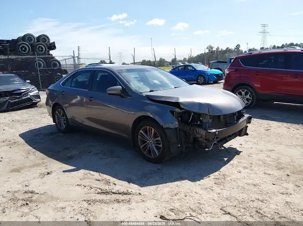 4T1BF1FK3GU135106 2016 TOYOTA CAMRY - Image 1