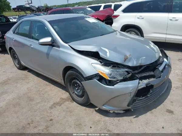 4T1BF1FK3GU135459 2016 TOYOTA CAMRY - Image 1