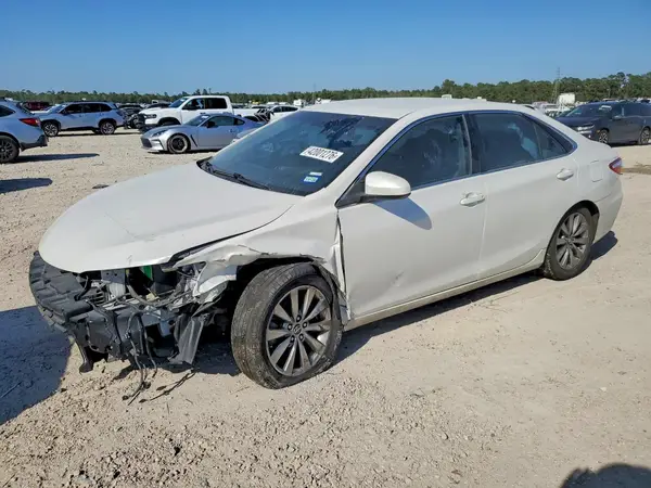 4T1BF1FK3GU135557 2016 TOYOTA CAMRY - Image 1