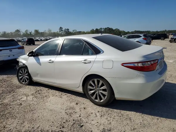 4T1BF1FK3GU135557 2016 TOYOTA CAMRY - Image 2