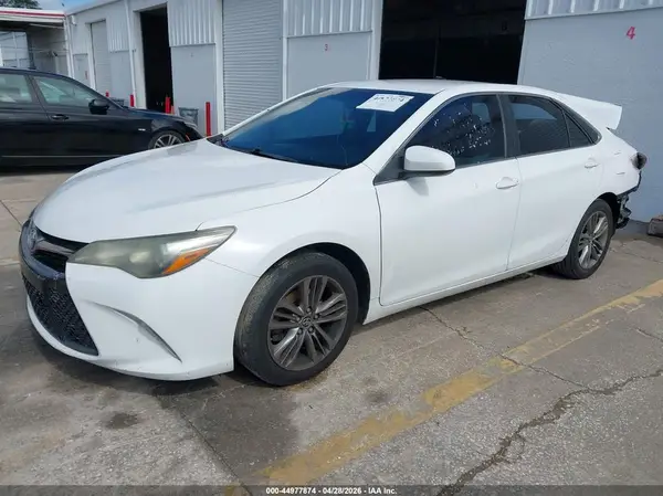 4T1BF1FK3GU135560 2016 TOYOTA CAMRY - Image 2