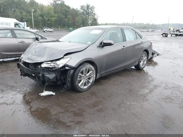 4T1BF1FK3GU135817 2016 TOYOTA CAMRY - Image 2