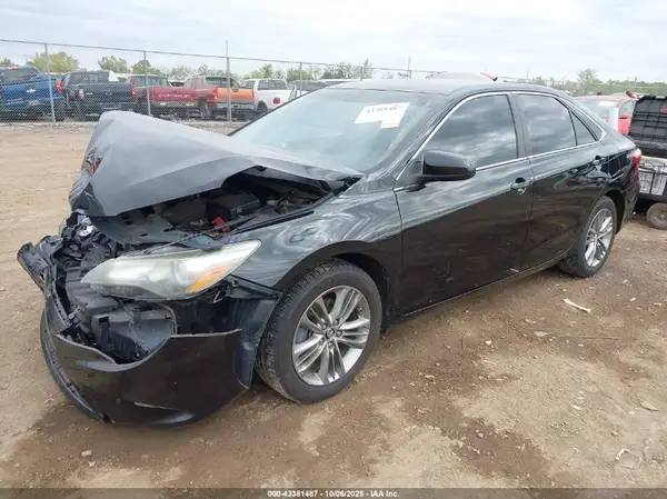 4T1BF1FK3GU136157 2016 TOYOTA CAMRY - Image 2