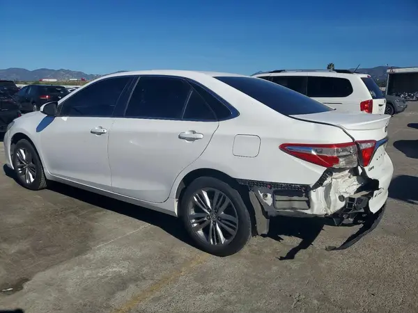 4T1BF1FK3GU136336 2016 TOYOTA CAMRY - Image 2