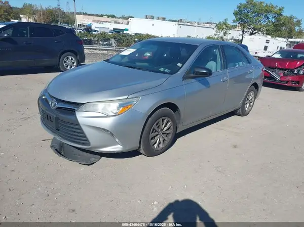 4T1BF1FK3GU140158 2016 TOYOTA CAMRY - Image 2