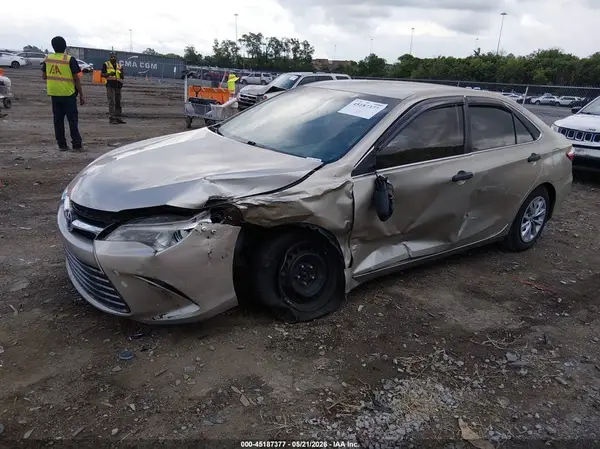 4T1BF1FK3GU140807 2016 TOYOTA CAMRY - Image 2