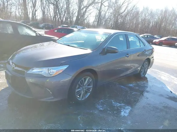 4T1BF1FK3GU141052 2016 TOYOTA CAMRY - Image 2