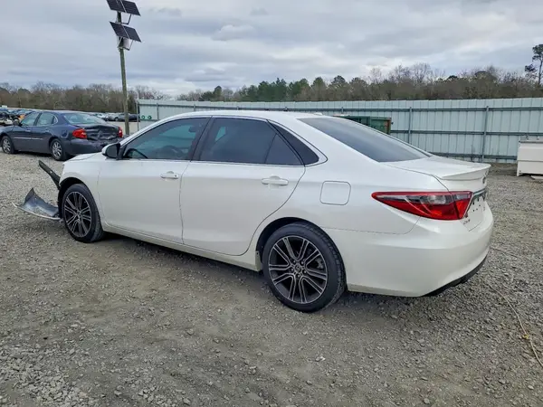 4T1BF1FK3GU142525 2016 TOYOTA CAMRY - Image 2