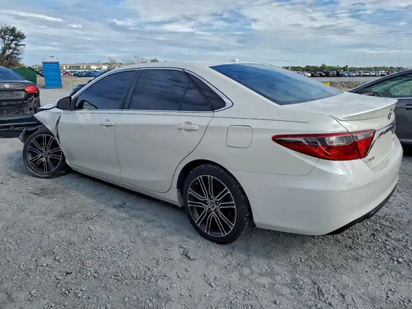 4T1BF1FK3GU143500 2016 TOYOTA CAMRY - Image 2
