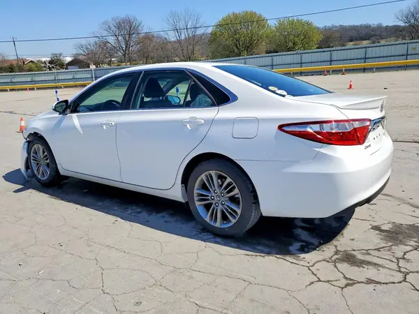4T1BF1FK3GU148034 2016 TOYOTA CAMRY - Image 2