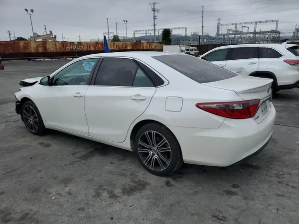 4T1BF1FK3GU148051 2016 TOYOTA CAMRY - Image 2