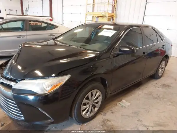 4T1BF1FK3GU150916 2016 TOYOTA CAMRY - Image 2