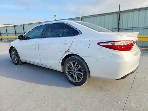 4T1BF1FK3GU152584 2016 TOYOTA CAMRY - Image 2