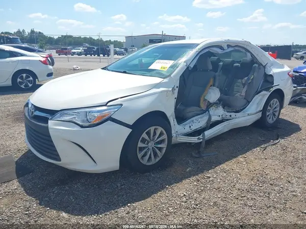 4T1BF1FK3GU152701 2016 TOYOTA CAMRY - Image 2