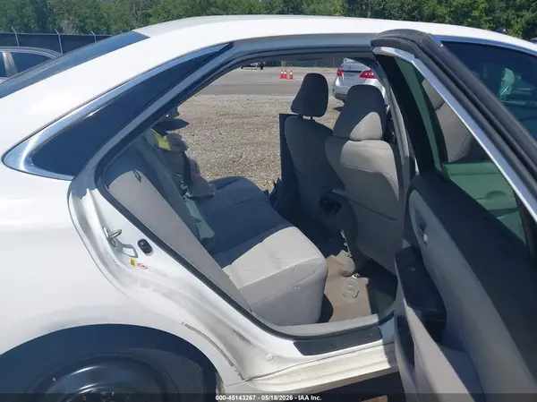 4T1BF1FK3GU152701 2016 TOYOTA CAMRY - Image 8