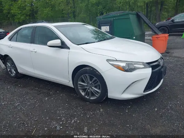 4T1BF1FK3GU154108 2016 TOYOTA CAMRY - Image 1
